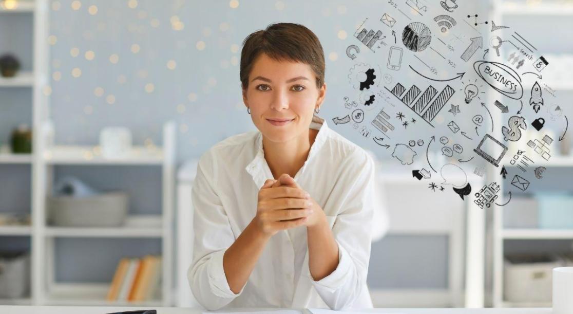 Person beim fokussierten Lernen mit digitalen Materialien